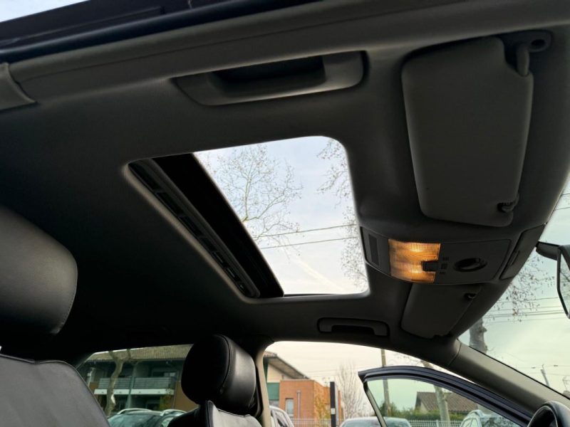AUDI A3 Berline 105 ch 1.6 TDI Toit ouvrant panoramique / Intérieur Cuir / Climatisation bi-zone