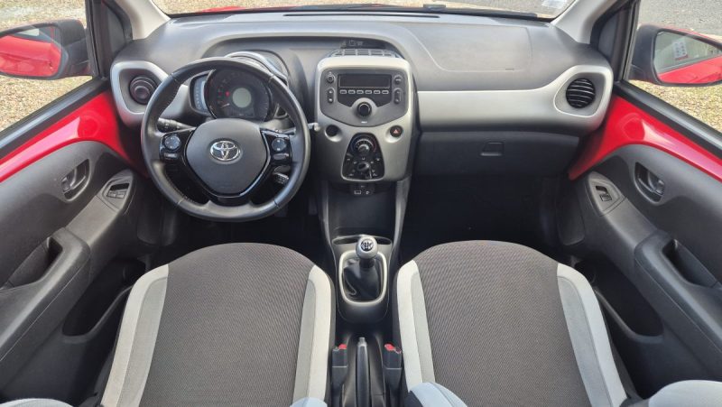 TOYOTA AYGO 1.0 VVT-i 69 ch X-Play X-Shift 5p