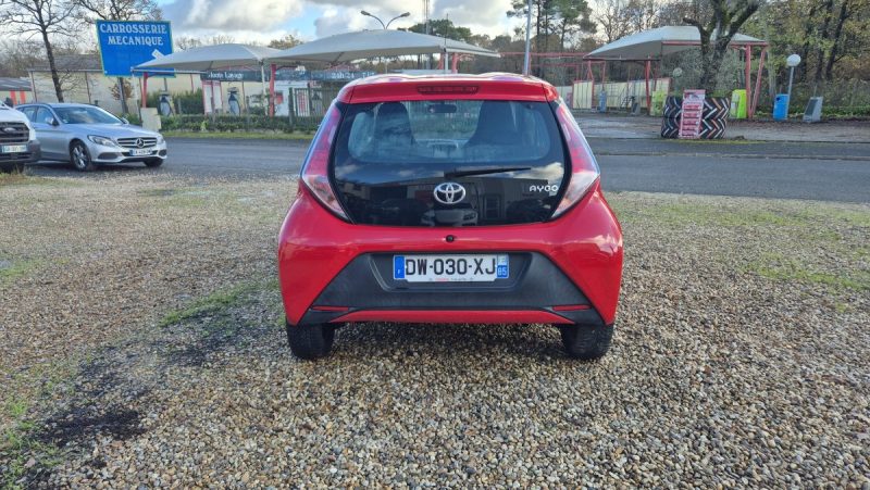 TOYOTA AYGO 1.0 VVT-i 69 ch X-Play X-Shift 5p
