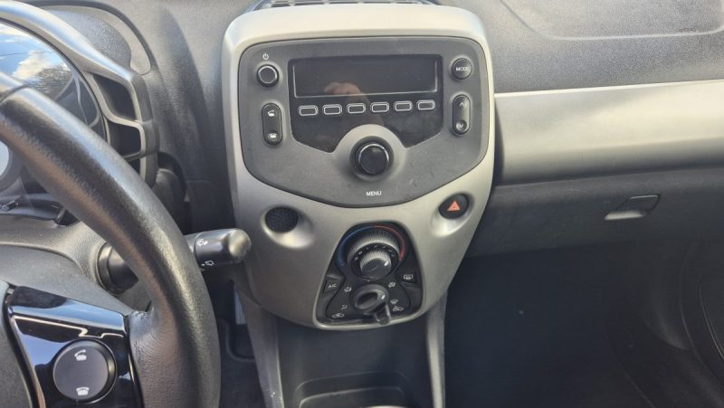 TOYOTA AYGO 1.0 VVT-i 69 ch X-Play X-Shift 5p