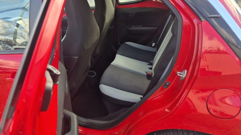 TOYOTA AYGO 1.0 VVT-i 69 ch X-Play X-Shift 5p