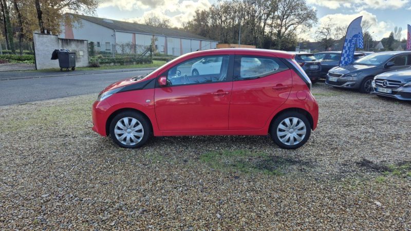 TOYOTA AYGO 1.0 VVT-i 69 ch X-Play X-Shift 5p
