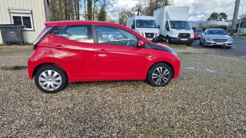 TOYOTA AYGO 1.0 VVT-i 69 ch X-Play X-Shift 5p
