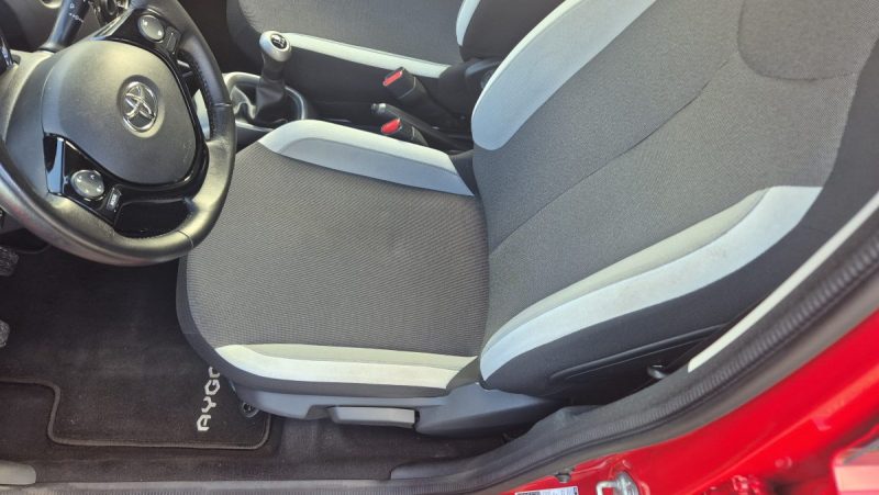 TOYOTA AYGO 1.0 VVT-i 69 ch X-Play X-Shift 5p