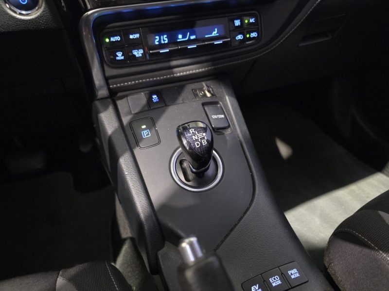 TOYOTA AURIS HSD 136h Design / SUIVI TOYOTA