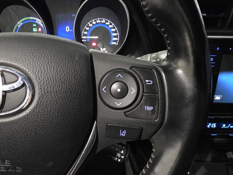 TOYOTA AURIS HSD 136h Design / SUIVI TOYOTA