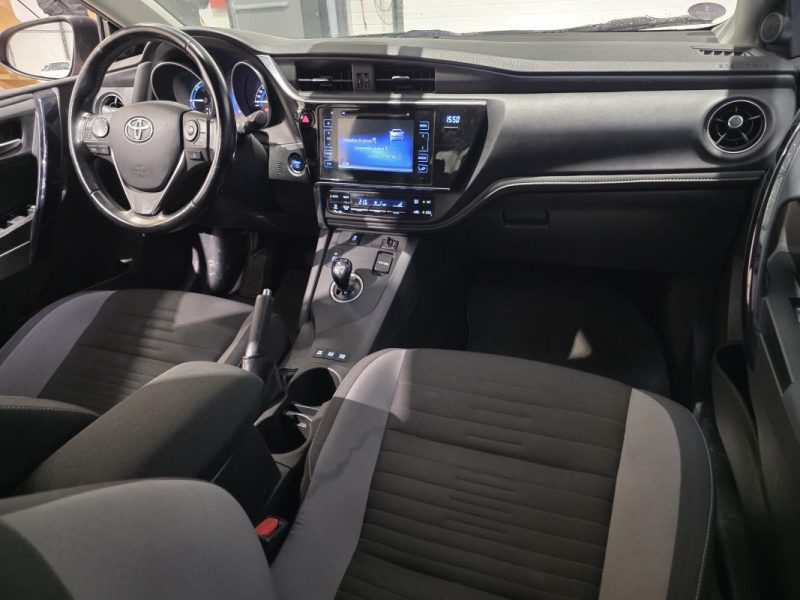 TOYOTA AURIS HSD 136h Design / SUIVI TOYOTA