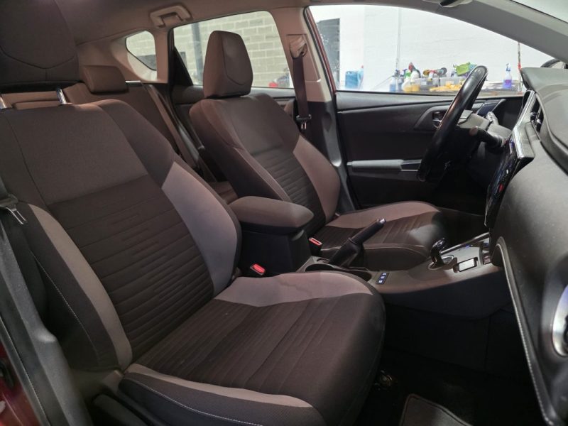 TOYOTA AURIS HSD 136h Design / SUIVI TOYOTA