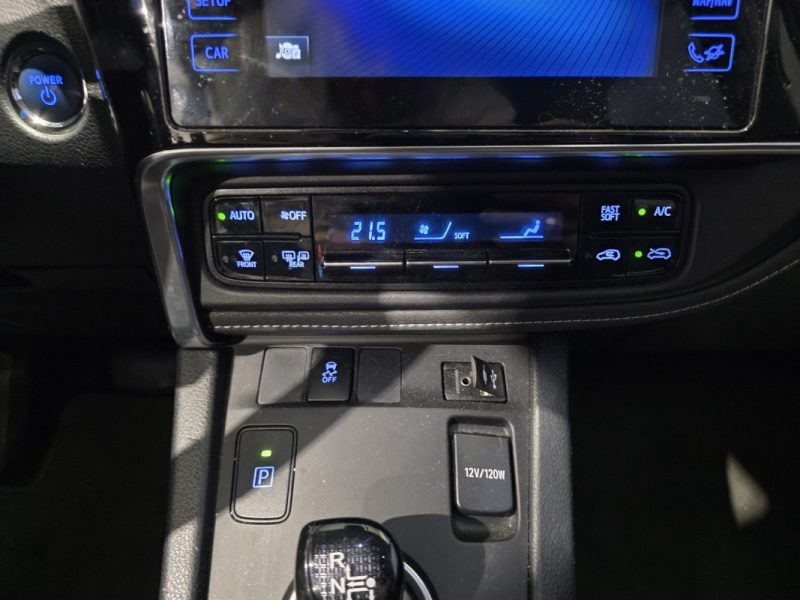 TOYOTA AURIS HSD 136h Design / SUIVI TOYOTA