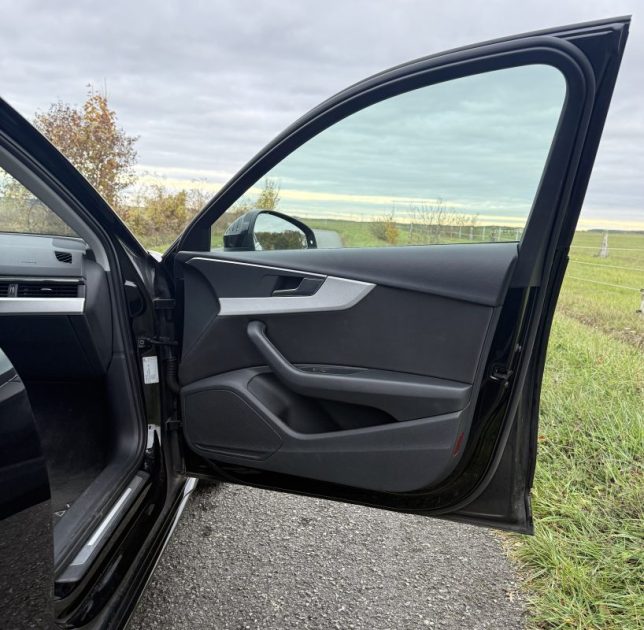 AUDI A4 35 TDI 163ch Business line S-TRONIC / CAMÉRA DE RECUL / COFFRE ÉLECTRIQUE