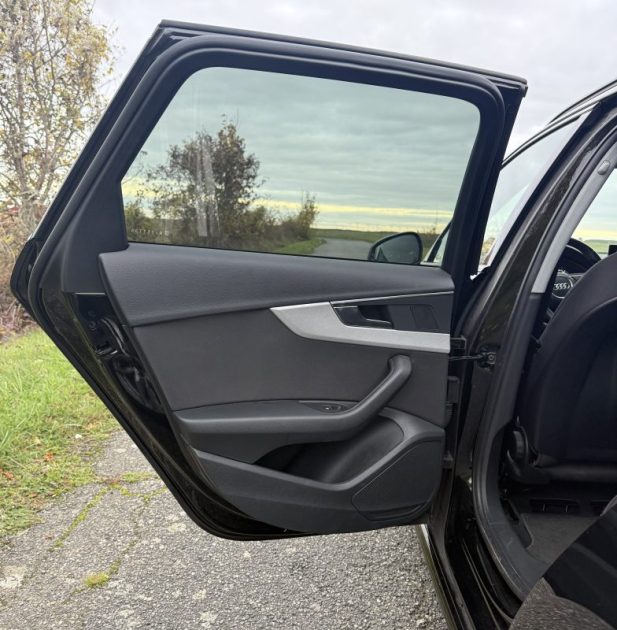 AUDI A4 35 TDI 163ch Business line S-TRONIC / CAMÉRA DE RECUL / COFFRE ÉLECTRIQUE