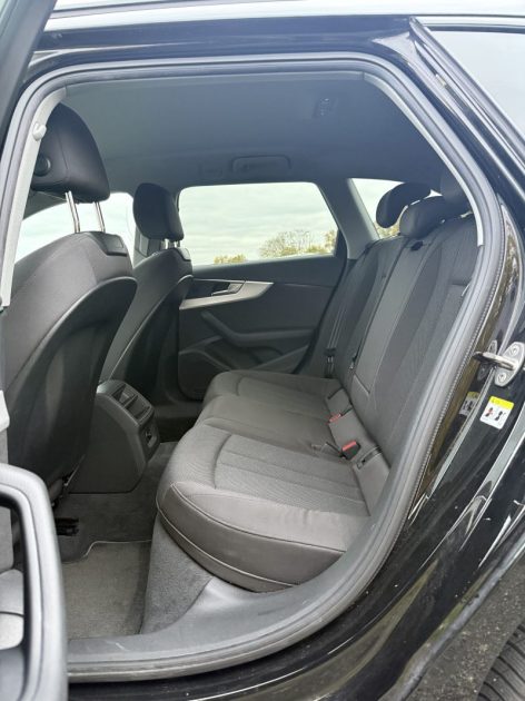 AUDI A4 35 TDI 163ch Business line S-TRONIC / CAMÉRA DE RECUL / COFFRE ÉLECTRIQUE