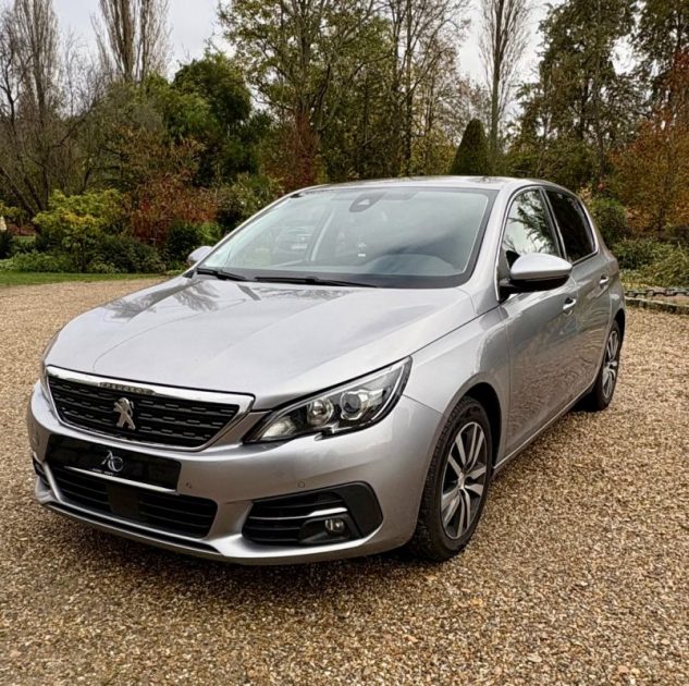 PEUGEOT 308 1.5 BlueHDi 130ch S&S Active / Feux LED-Xenon / Camera de recul / Apple Carplay