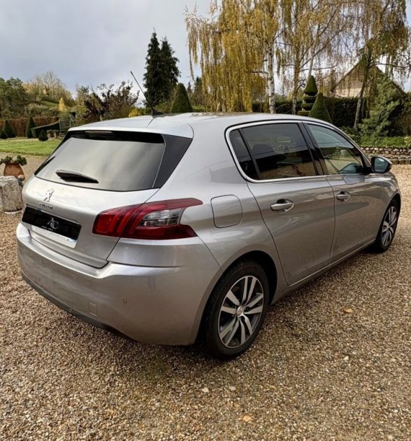 PEUGEOT 308 1.5 BlueHDi 130ch S&S Active / Feux LED-Xenon / Camera de recul / Apple Carplay