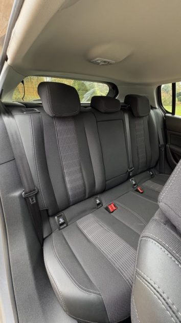 PEUGEOT 308 1.5 BlueHDi 130ch S&S Active / Feux LED-Xenon / Camera de recul / Apple Carplay