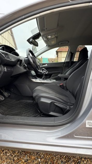 PEUGEOT 308 1.5 BlueHDi 130ch S&S Active / Feux LED-Xenon / Camera de recul / Apple Carplay