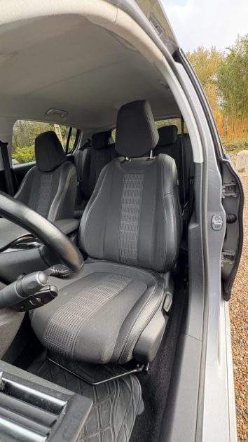 PEUGEOT 308 1.5 BlueHDi 130ch S&S Active / Feux LED-Xenon / Camera de recul / Apple Carplay