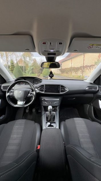 PEUGEOT 308 1.5 BlueHDi 130ch S&S Active / Feux LED-Xenon / Camera de recul / Apple Carplay
