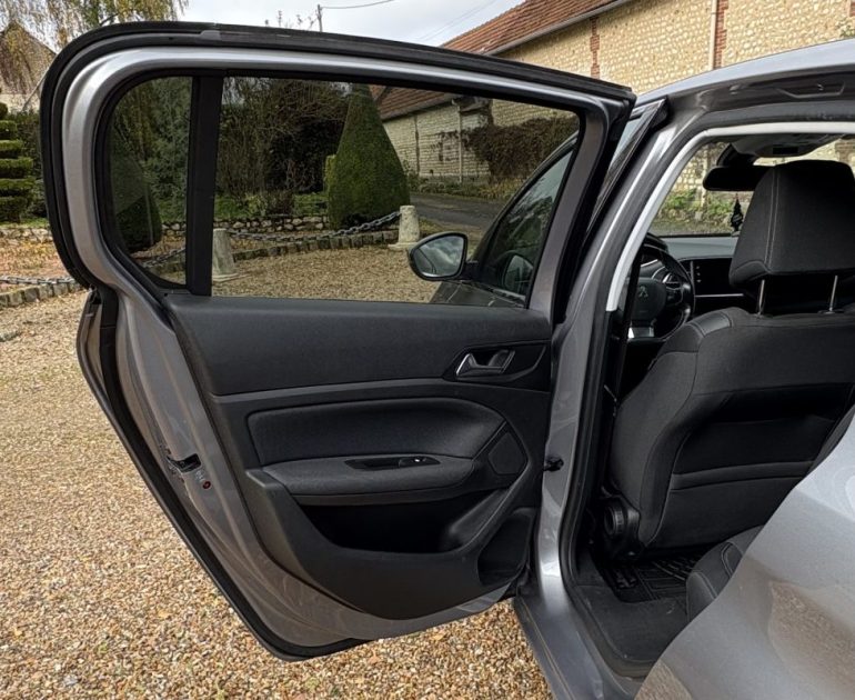 PEUGEOT 308 1.5 BlueHDi 130ch S&S Active / Feux LED-Xenon / Camera de recul / Apple Carplay