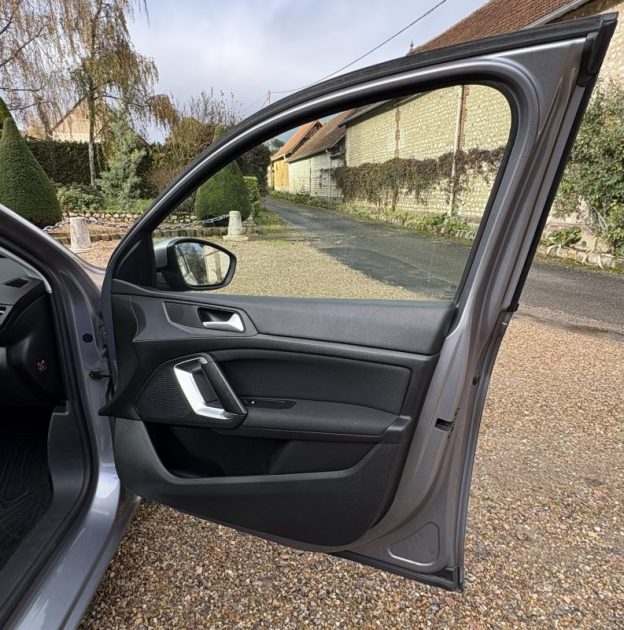 PEUGEOT 308 1.5 BlueHDi 130ch S&S Active / Feux LED-Xenon / Camera de recul / Apple Carplay