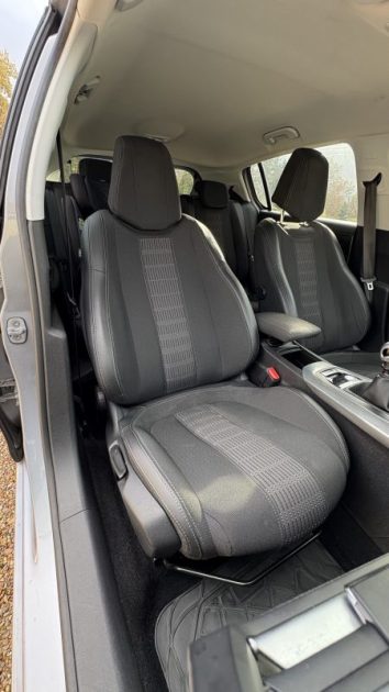 PEUGEOT 308 1.5 BlueHDi 130ch S&S Active / Feux LED-Xenon / Camera de recul / Apple Carplay