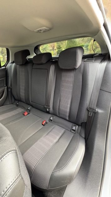 PEUGEOT 308 1.5 BlueHDi 130ch S&S Active / Feux LED-Xenon / Camera de recul / Apple Carplay