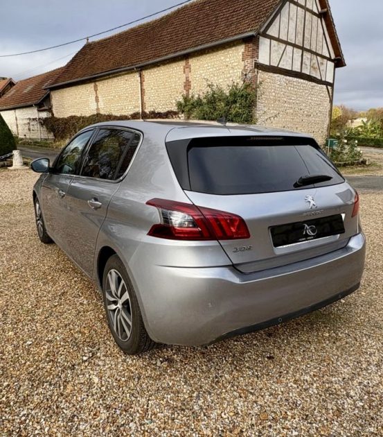 PEUGEOT 308 1.5 BlueHDi 130ch S&S Active / Feux LED-Xenon / Camera de recul / Apple Carplay