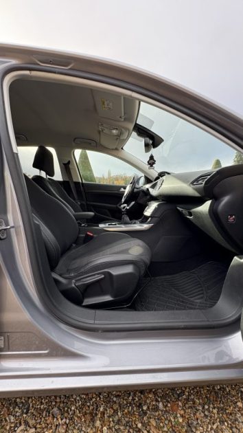 PEUGEOT 308 1.5 BlueHDi 130ch S&S Active / Feux LED-Xenon / Camera de recul / Apple Carplay