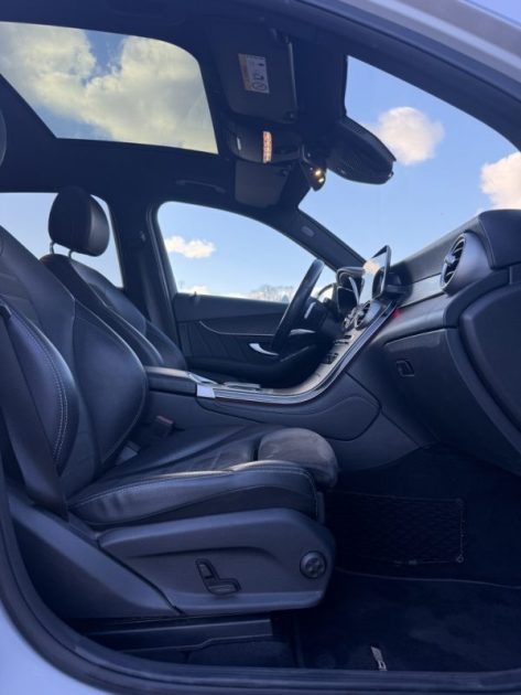 MERCEDES GLC 300D AMG LINE 4MATIC BVA 9G-TRONIC 2.0 245ch / SIÈGES ÉLECTRIQUES / TOIT OUVRANT PANO