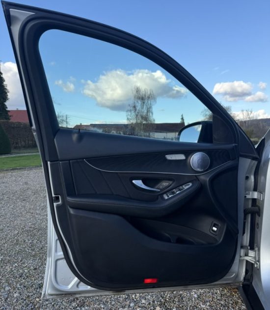 MERCEDES GLC 300D AMG LINE 4MATIC BVA 9G-TRONIC 2.0 245ch / SIÈGES ÉLECTRIQUES / TOIT OUVRANT PANO