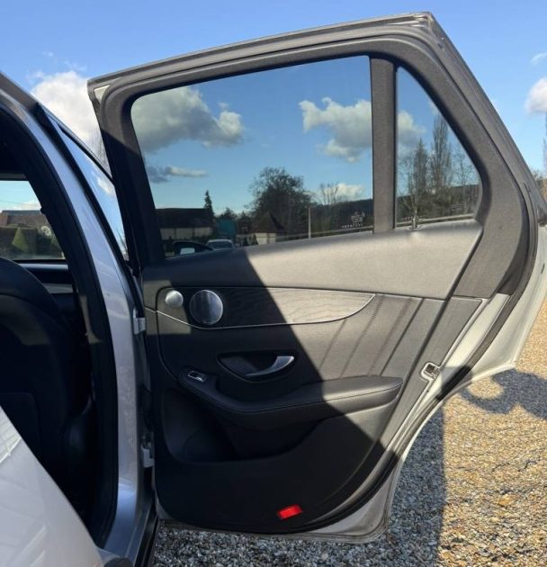 MERCEDES GLC 300D AMG LINE 4MATIC BVA 9G-TRONIC 2.0 245ch / SIÈGES ÉLECTRIQUES / TOIT OUVRANT PANO