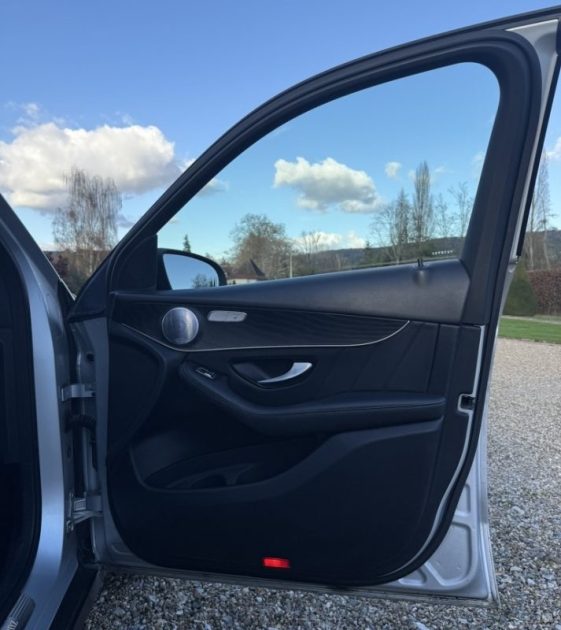 MERCEDES GLC 300D AMG LINE 4MATIC BVA 9G-TRONIC 2.0 245ch / SIÈGES ÉLECTRIQUES / TOIT OUVRANT PANO