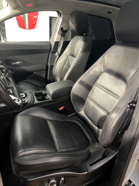 MAGNIFIQUE JAGUAR R-DYNAMIC P200 FLEXFUEL (TOIT PANORAMIQUE, CAMÉRA DE RECUL, SIÈGES ÉLECTRIQUES) 