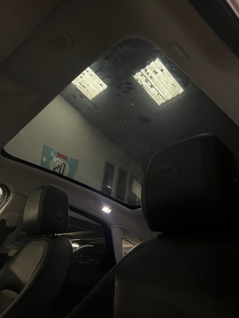 MAGNIFIQUE JAGUAR R-DYNAMIC P200 FLEXFUEL (TOIT PANORAMIQUE, CAMÉRA DE RECUL, SIÈGES ÉLECTRIQUES) 