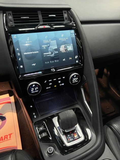 MAGNIFIQUE JAGUAR R-DYNAMIC P200 FLEXFUEL (TOIT PANORAMIQUE, CAMÉRA DE RECUL, SIÈGES ÉLECTRIQUES) 