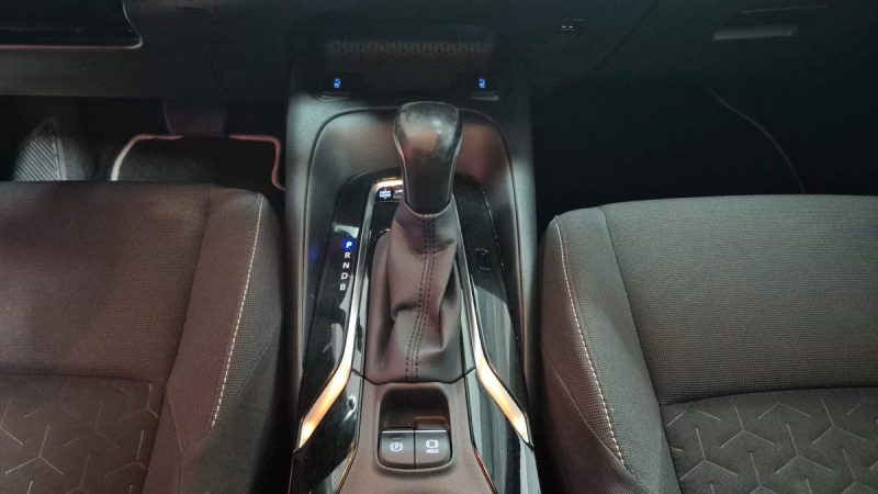 TOYOTA COROLLA BERLINE HYBRIDE 122cv DYNAMIC BUSINESS /1 ERE MAIN/TVA RECUPERABLE