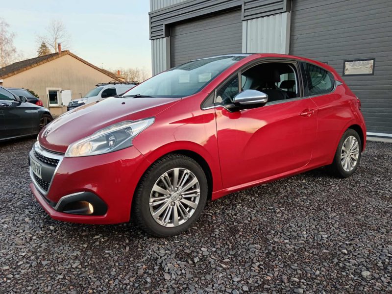 PEUGEOT 208 1.2 VTI 82 cv 3P Allure / Toit pano Bluetooth / Distribution neuve + CT OK