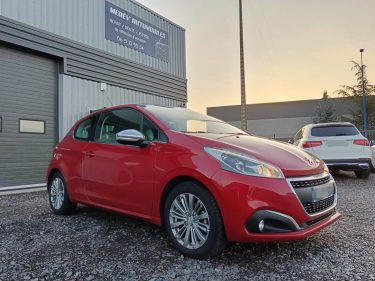 PEUGEOT 208 1.2 VTI 82 cv 3P Allure / Toit pano Bluetooth / Distribution neuve + CT OK