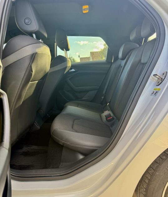 AUDI A1 SPORTBACK 30 TFSI 110ch S-TRONIC S LINE / CAMERA DE RECUL / SIÈGES CHAUFFANTS 