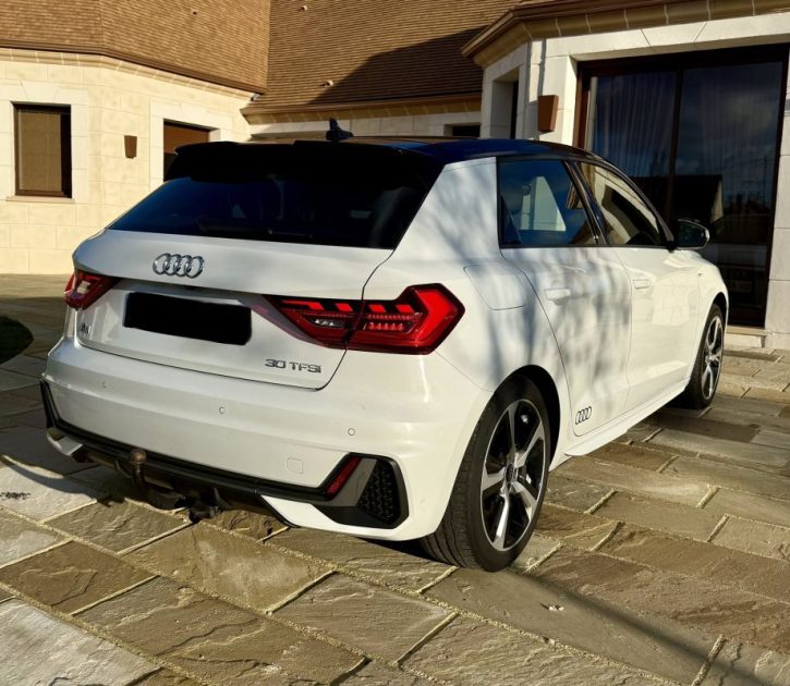 AUDI A1 SPORTBACK 30 TFSI 110ch S-TRONIC S LINE / CAMERA DE RECUL / SIÈGES CHAUFFANTS 