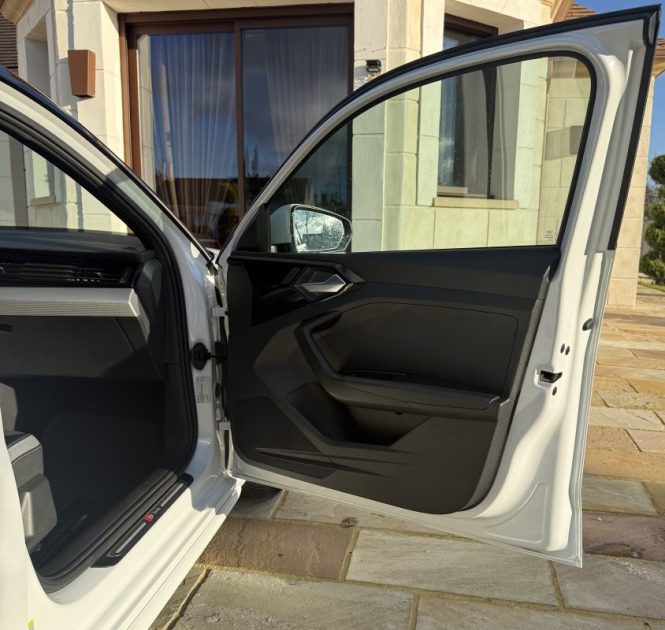 AUDI A1 SPORTBACK 30 TFSI 110ch S-TRONIC S LINE / CAMERA DE RECUL / SIÈGES CHAUFFANTS 