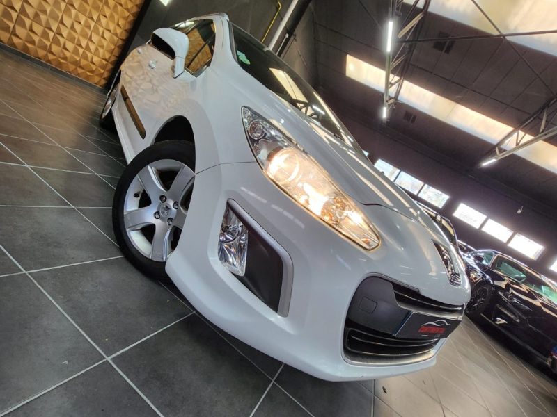 PEUGEOT 308 1.6HDI ATTELAGE*TOIT PANO*