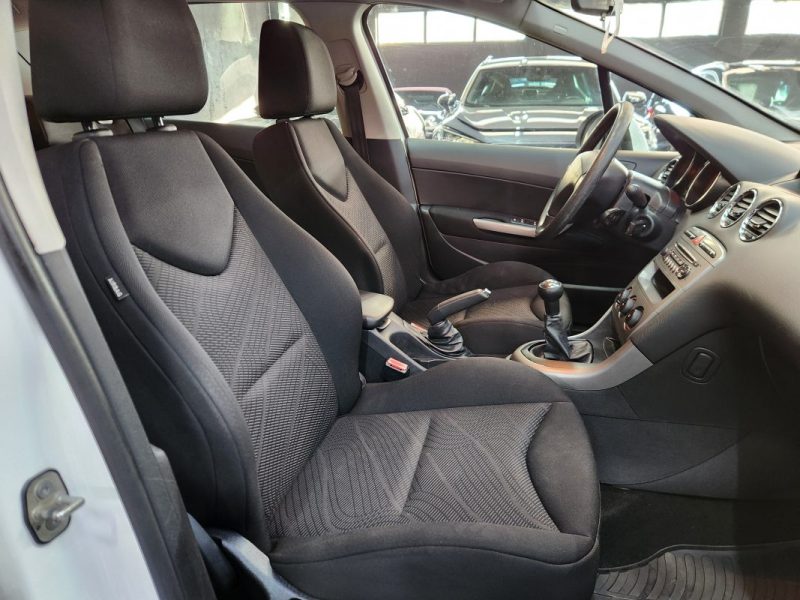 PEUGEOT 308 1.6HDI ATTELAGE*TOIT PANO*