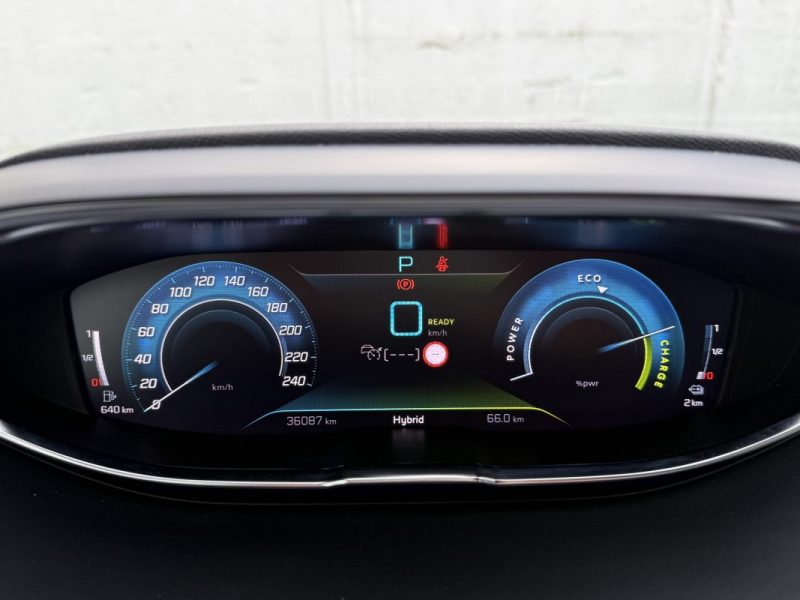 PEUGEOT 3008 II HYBRID RECHARGEABLE 1.6 EAT8 225 CV GT PACK / TOIT OUVRANT / SIEGES CHAUFFANTS