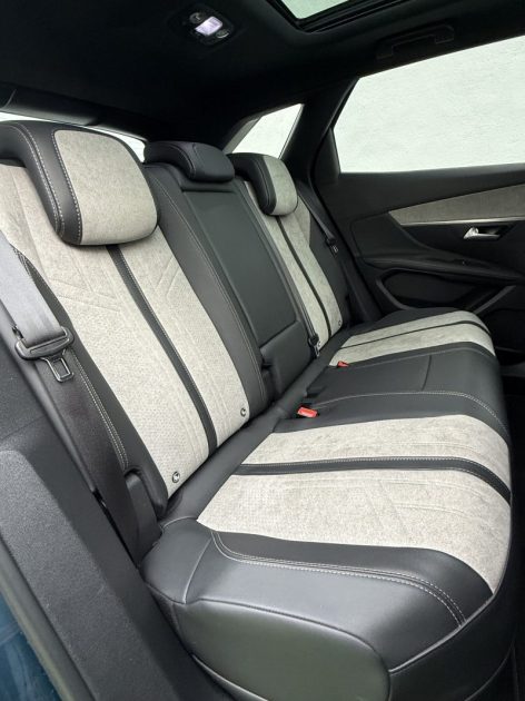 PEUGEOT 3008 II HYBRID RECHARGEABLE 1.6 EAT8 225 CV GT PACK / TOIT OUVRANT / SIEGES CHAUFFANTS