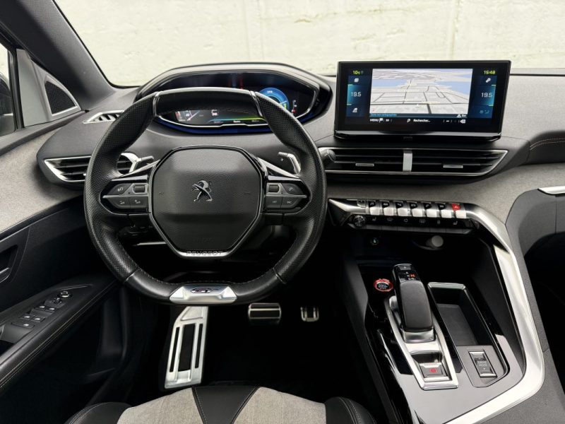 PEUGEOT 3008 II HYBRID RECHARGEABLE 1.6 EAT8 225 CV GT PACK / TOIT OUVRANT / SIEGES CHAUFFANTS