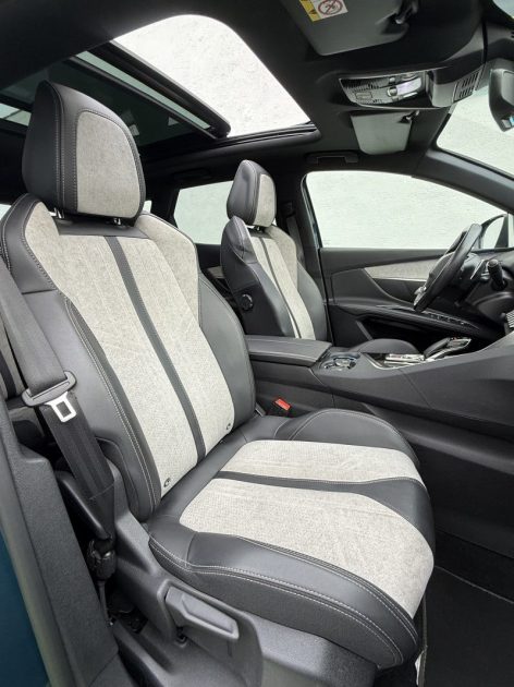 PEUGEOT 3008 II HYBRID RECHARGEABLE 1.6 EAT8 225 CV GT PACK / TOIT OUVRANT / SIEGES CHAUFFANTS