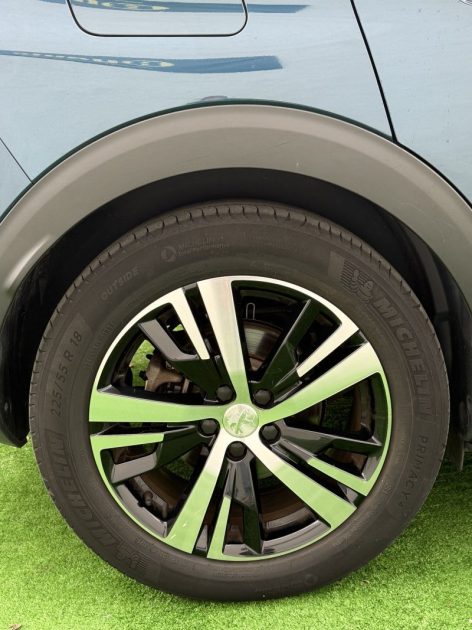 PEUGEOT 3008 II HYBRID RECHARGEABLE 1.6 EAT8 225 CV GT PACK / TOIT OUVRANT / SIEGES CHAUFFANTS