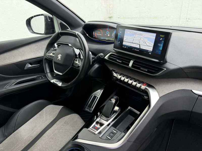 PEUGEOT 3008 II HYBRID RECHARGEABLE 1.6 EAT8 225 CV GT PACK / TOIT OUVRANT / SIEGES CHAUFFANTS