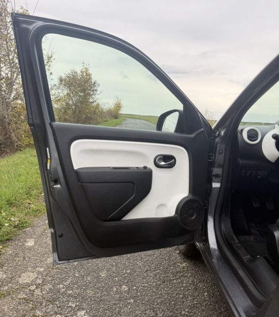 RENAULT TWINGO 3 TCe 90ch Energy La Parisienne / CLIMATISATION AUTO